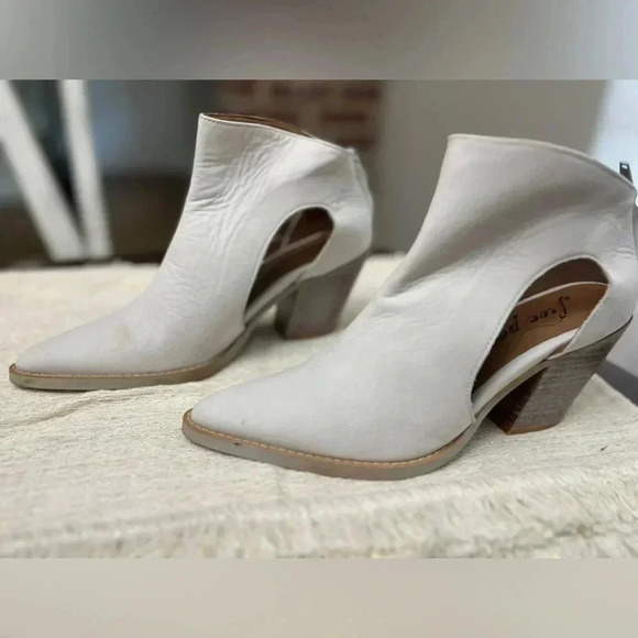 Free People Wilder Pointed Toe Leather Booties Size EU 37 US 6 White Western New - Picture 8 of 16